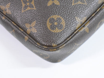 Louis Vuitton Pochette Accessoire Clutch