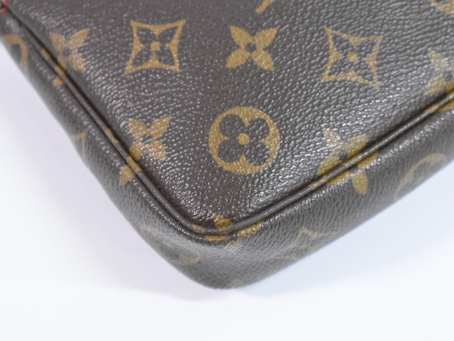 Louis Vuitton Pochette Accessoire Clutch