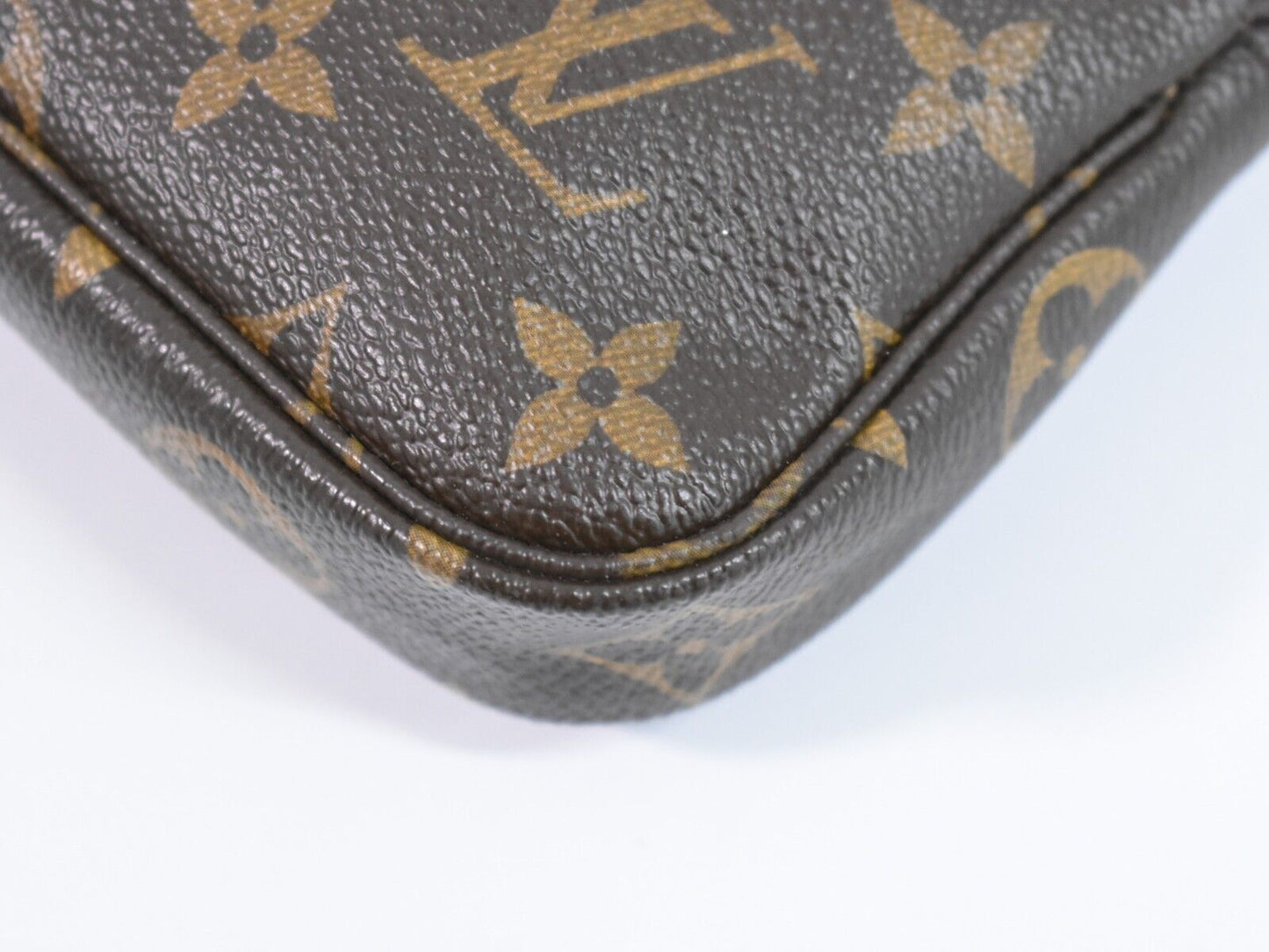 Louis Vuitton Mini Pochette Accessoires Clutch