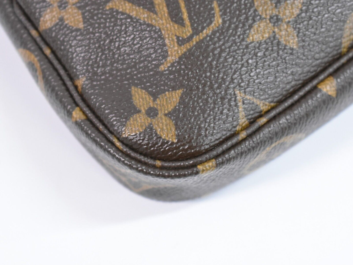 Louis Vuitton Mini Pochette Accessoires Clutch