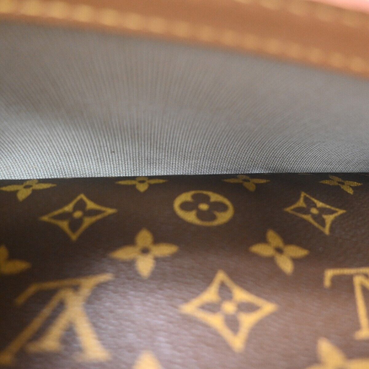 Louis Vuitton Reporter pm Shoulder Bag