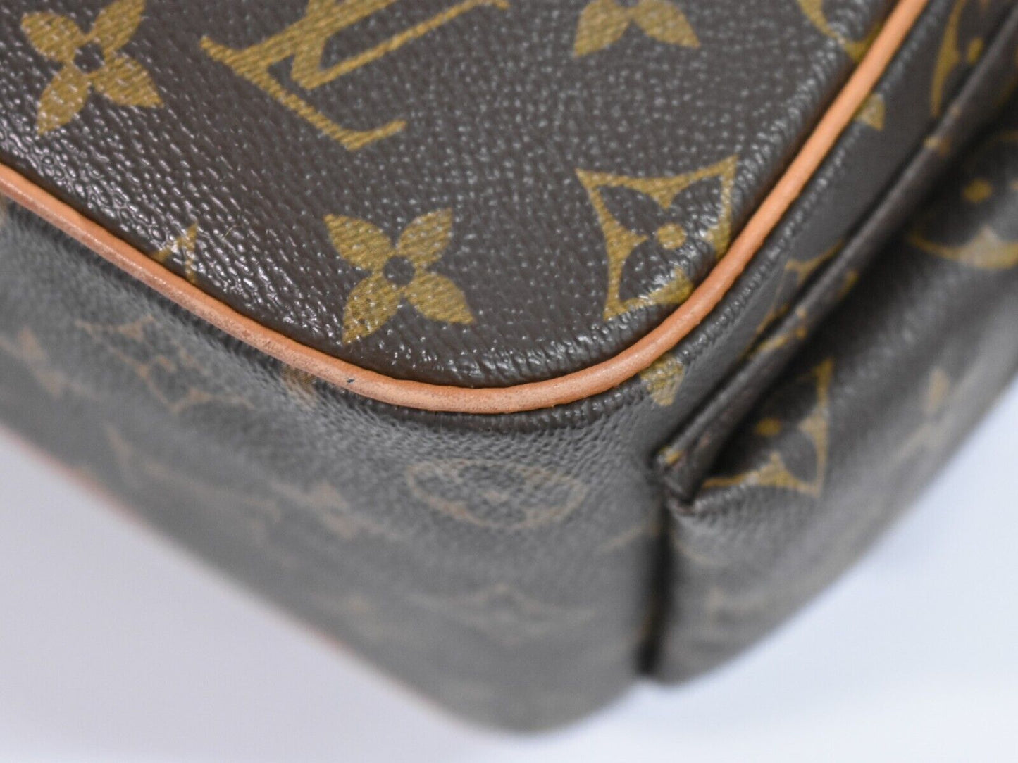 Louis Vuitton Excentri cité Handbag